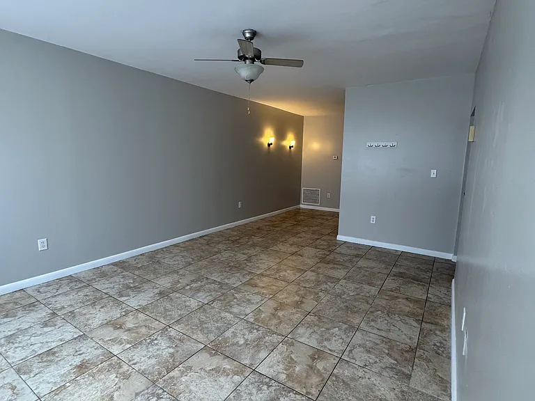 20 N Eustis St #4D — Photo 5