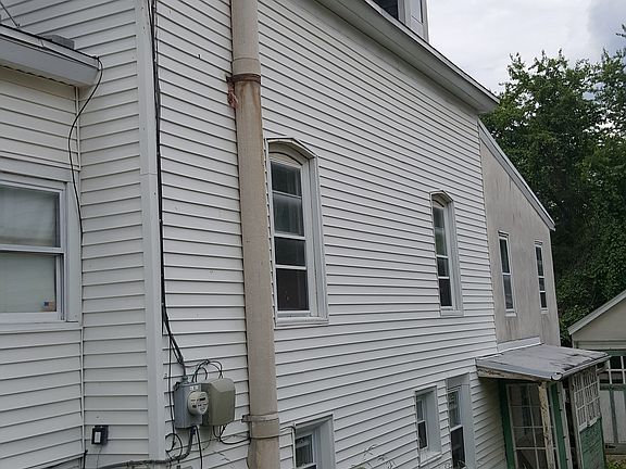 2nd image of 13 E Wyncliffe Ave