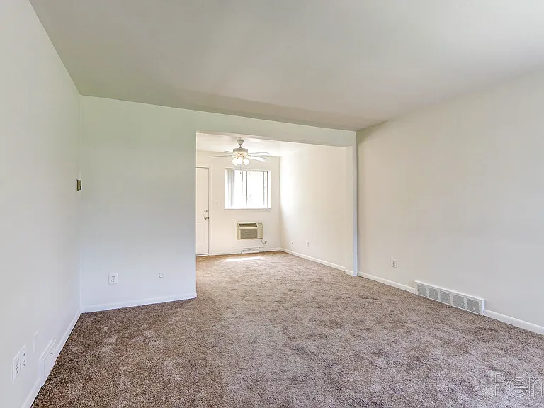 Elmsleigh Apartments — Photo 11