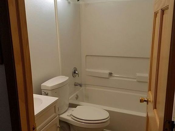 5th image of 421 University Ave W #2