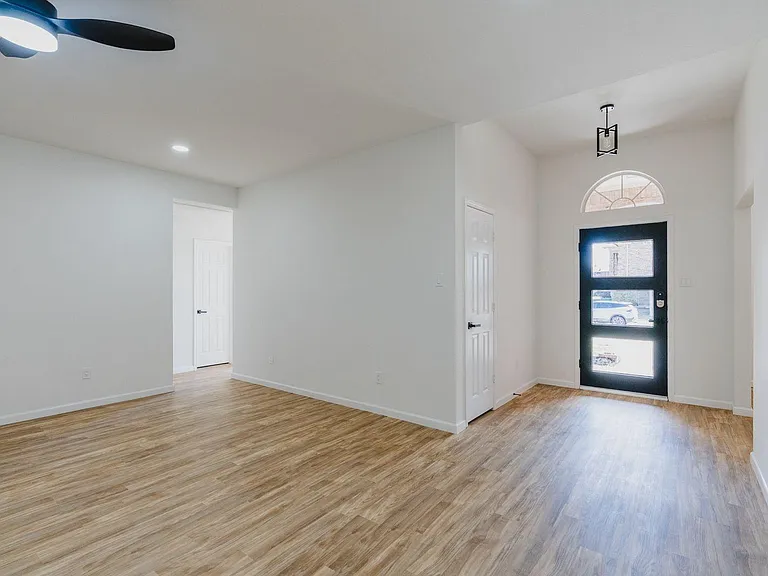 8805 Barton Creek Dr — Photo 10