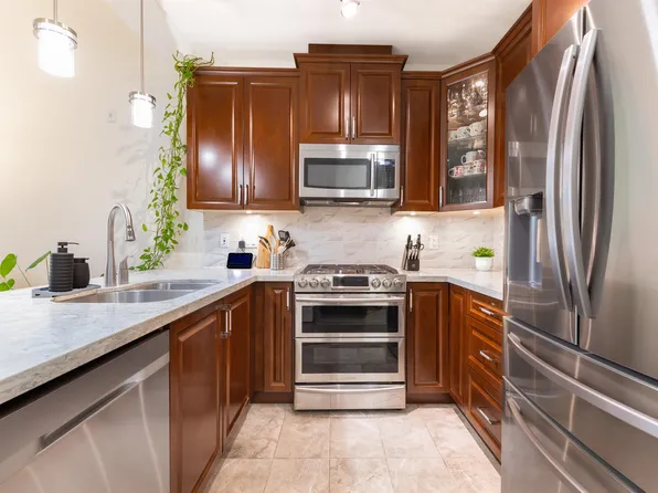 14588 McDougall Dr #511, Surrey, BC V4P 0G7