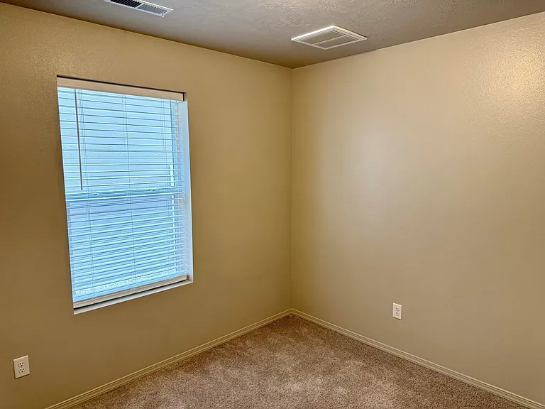 4708 N Alester Ave — Photo 30