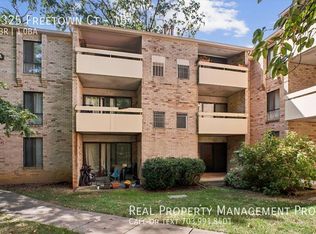 2325 Freetown Ct UNIT 1B, Reston, VA 20191
