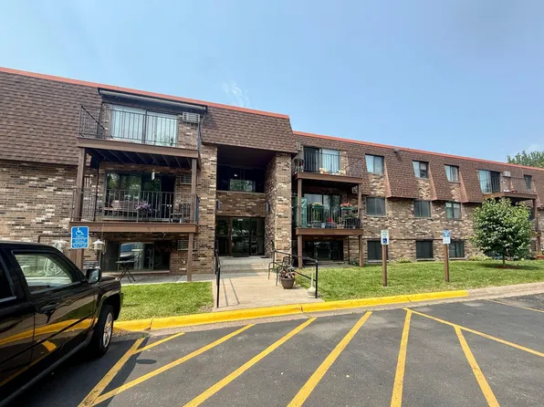 30675 Park St APT 104, Lindstrom, MN 55045