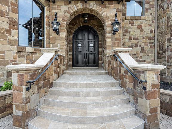 4th image of 210 Costa Bella Dr