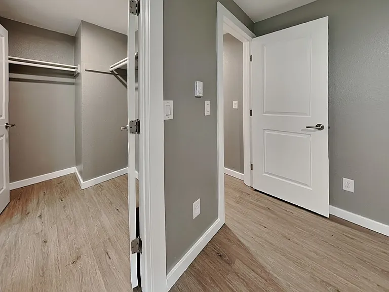 1105 S Woodlawn St #2 — Photo 20
