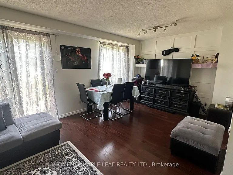 31 Newbridge Cres #MAIN FLOOR — Photo 5
