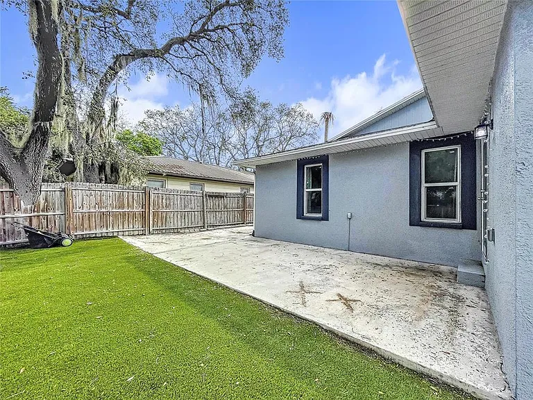 6809 S Himes Ave — Photo 20