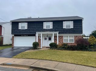 1186 Harry Ct, South Hempstead, NY 11550