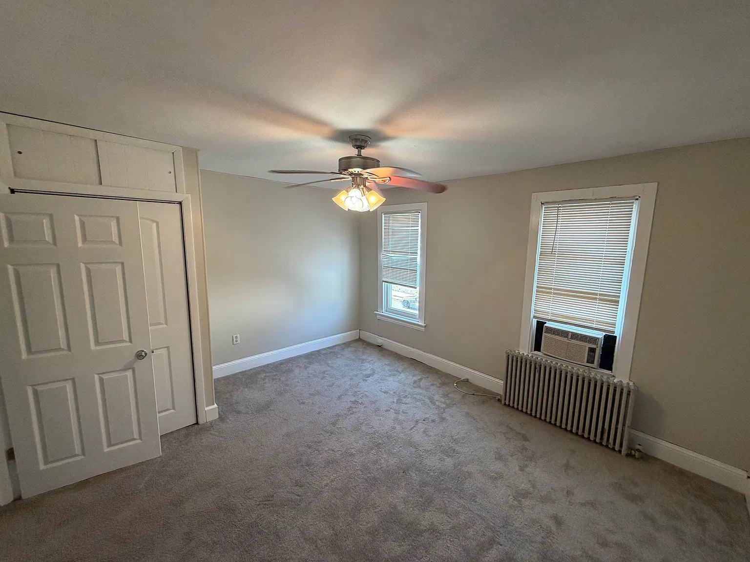 3 bed, 1.5 bath, 1305 sqft, $2,100 — Photo 3