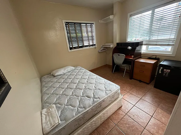 5800 Lindo Paseo #4 — Photo 1