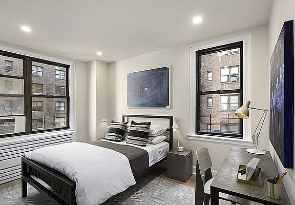 5th image of 160 E 48th St #U5