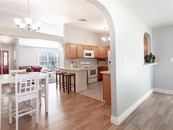 3rd image of 26227 Golden Valley St