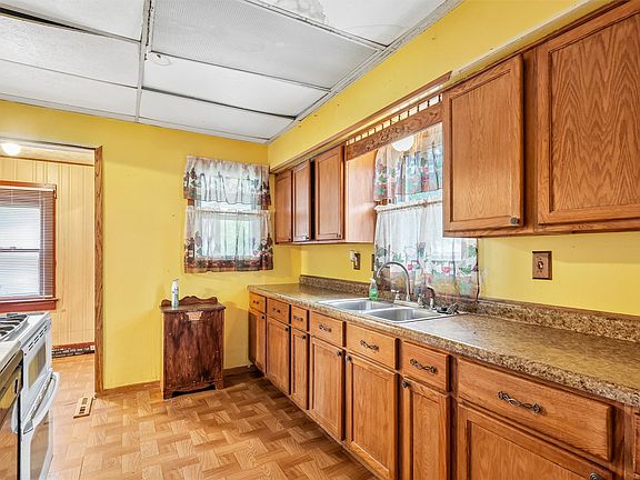 11th image of 2814 E Walnut St
