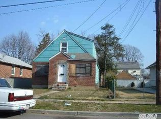 17 Booth St, Hempstead, NY 11550