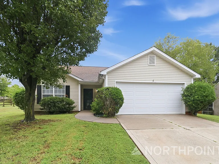 2420 Damascus Dr — Photo 1