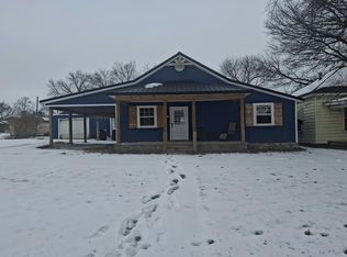 221 E 2nd Ave, Garnett, KS 66032