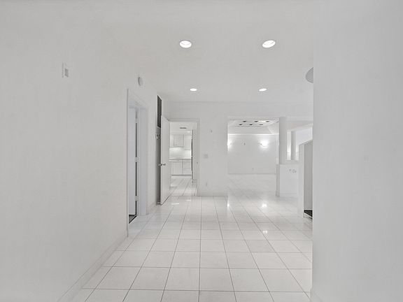 5th image of 265 Everglade Avenue