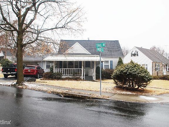 3rd image of 550 E Saucon St