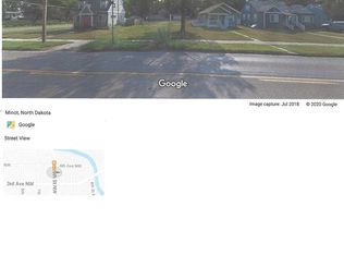 318 6th St NW, Minot, ND 58703