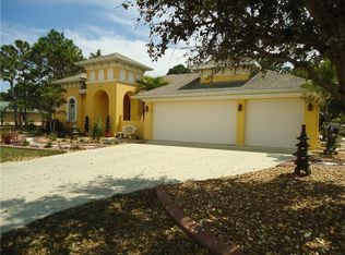462 Rotonda Cir, Rotonda West, FL 33947
