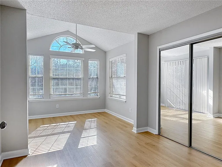 901 Wentworth Ct — Photo 11