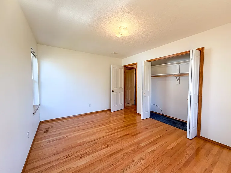 364 SE Davis Ct — Photo 28