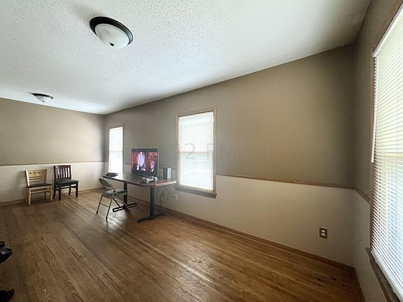 4th image of 915 5th Ave S