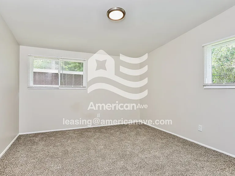 1438607_010_wm_-_bedroom_12931159.jpg
