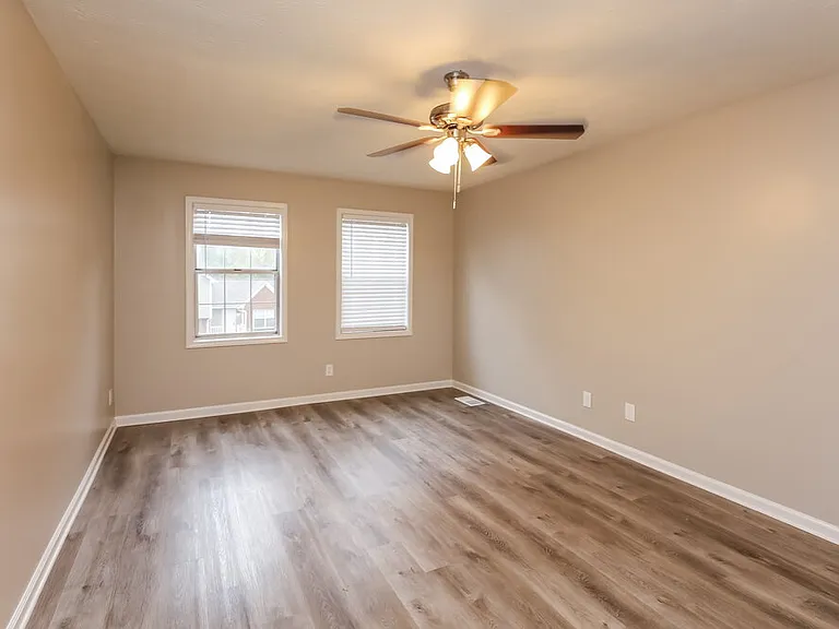 1421 Steve Ct — Photo 9