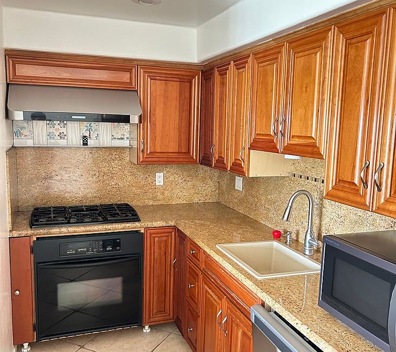2nd image of 808 Bluewater Way