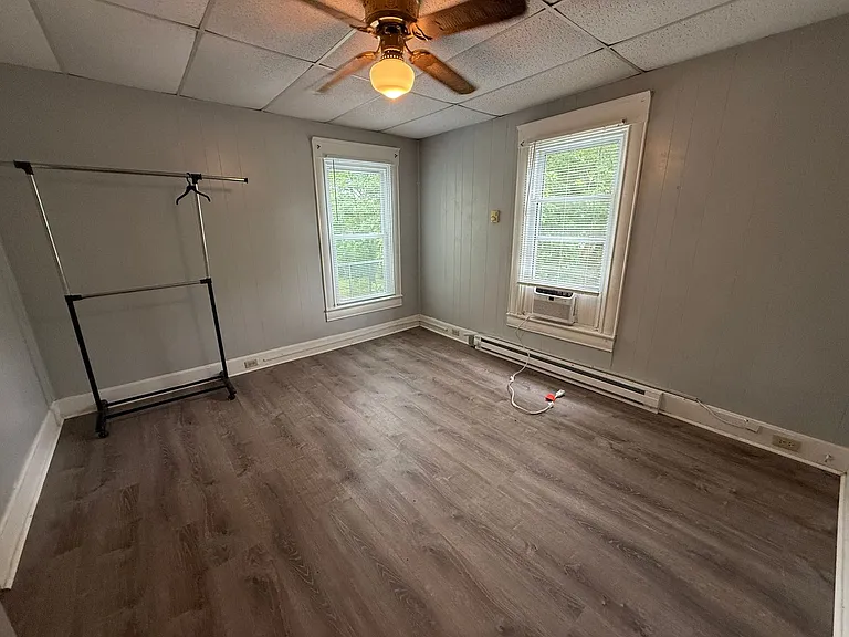 419 Oakley St — Photo 12