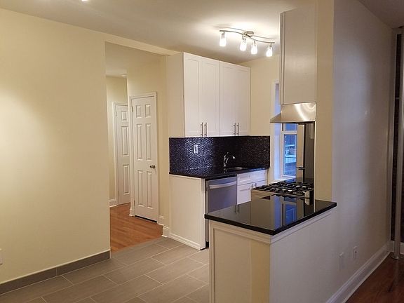 3rd image of 2079 32nd St APT A1