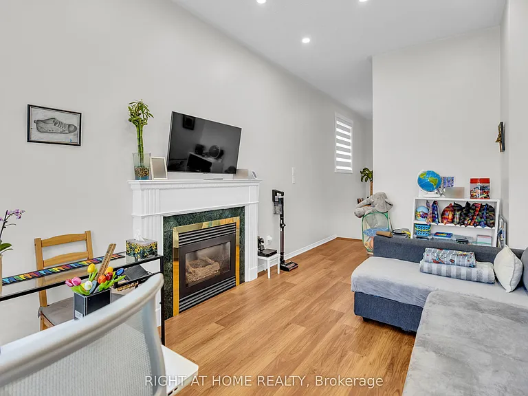2029 Westmount Dr — Photo 17