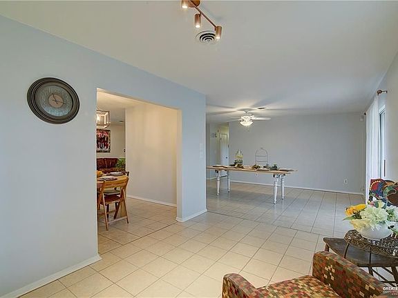 3rd image of 1419 Orchid Ave