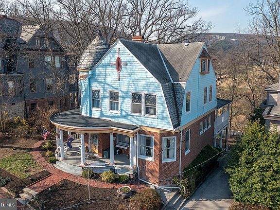 4th image of 611 Washington St