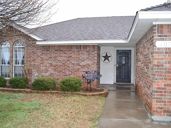 2nd image of 407 Horseshoe Ln