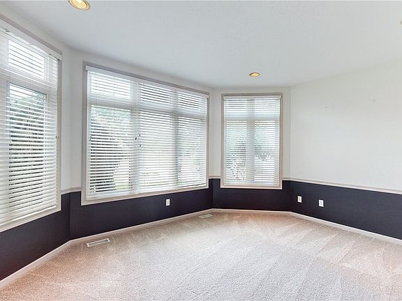 5th image of 403 Muirfield Dr