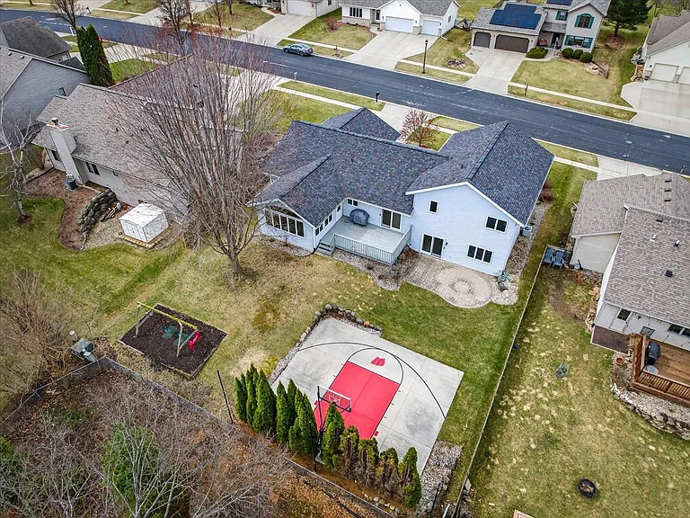1010 Ganser Dr — Photo 4