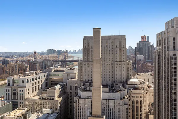 Sold by Compass | media 10