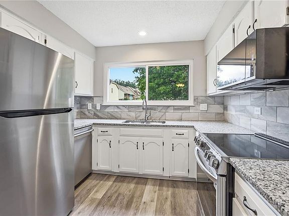 3rd image of 8862 Gallery St