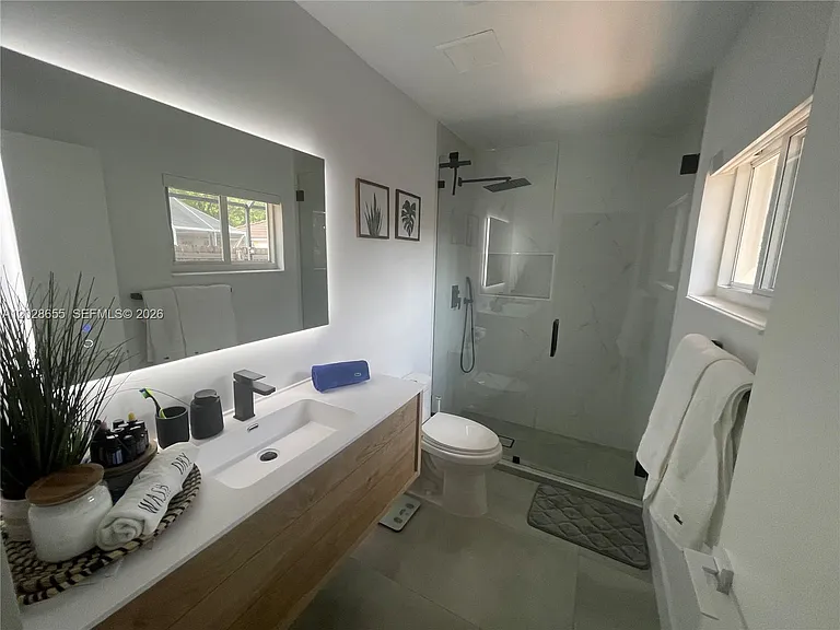 5733 NW 100th Ct — Photo 25