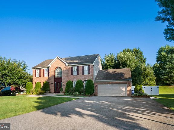 3rd image of 1109 Danbury Dr