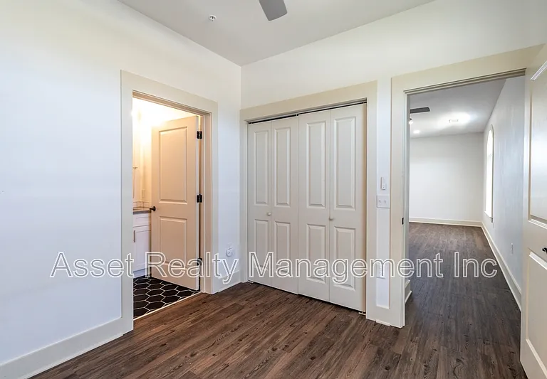 1120 Franck St #206 — Photo 23