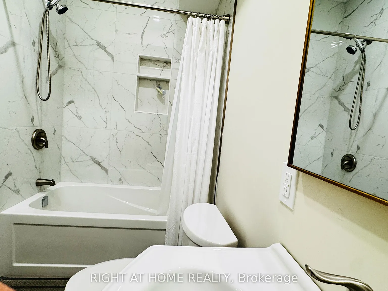 2 bed, $1,600 — Photo 4