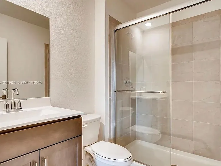 421 NE 6th Ct — Photo 5