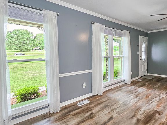 5th image of 130 Bradley Dr