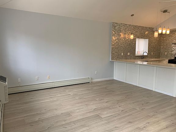 5th image of 115 Bay 29th St Floor 3