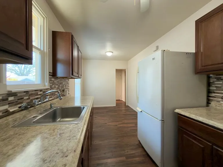 2670-2672 Adrian St — Photo 32